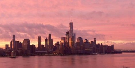 Fototapeta na wymiar Manhattan at dawn