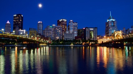 Fototapeta na wymiar Pittsburgh at night