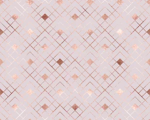 Behang Geometrisch naadloos patroon met roze gouden ruitentegels. © NikaMooni