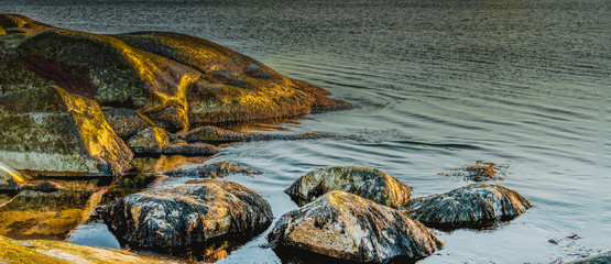 Skaliste wybrzeże w Parku narodowym Ytre Hvaler w Norwegii - obrazy, fototapety, plakaty