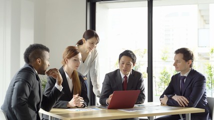 ビジネス　ミーティング