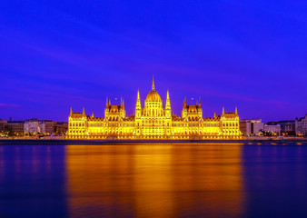 Fototapeta na wymiar Parliament of budapest