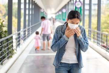 Fototapeta premium health,medical and environmental pollution concept.woman wearing a mask prevent the outbreak of the virus.Insurance for your healthcare,disease,dust,smoke,dirt in the city
