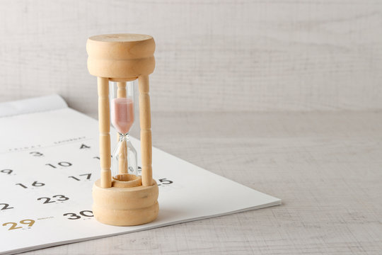 カレンダーと砂時計