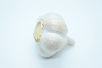 Obraz na płótnie Canvas A head of garlic located on a white background