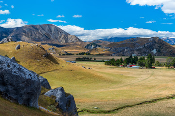 The beautiful landscape of the southern island of New Zealand is a mountain range of lake forests.