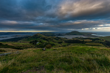 The beautiful landscape of the southern island of New Zealand is a mountain range of lake forests.