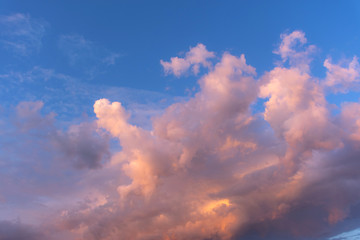Weather Wallpaper Sea. Pink clouds at sunset.