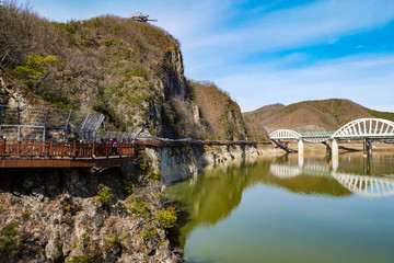 푸른 하늘과 강