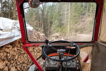 OLDTIMER TRAKTOR . HOLZSPALTER © LitterART