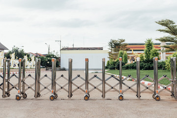 Foldable parking barrier