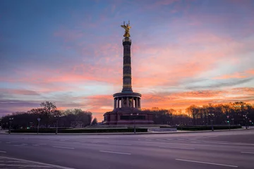 Fototapeten Berlin Center Siegessäule, Statue in golden Morning light  © Felix