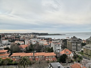 Fototapeta na wymiar Santander, San Sébastien, Surf 2020
