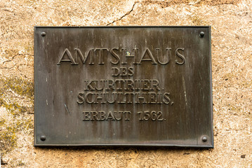Tafel des Amtshauses des Kurtrier Schultheis in Karden an der Mosel