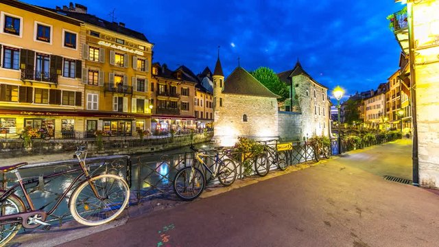 Annecy skyline odl town view time lapse viideo view of castle and river in city centre france in 4k.