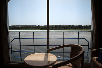 Navigating the Nile River in Egypt, you can see the oasis, with lush vegetation on its banks, and just behind, the dry and arid desert. Amazing and wonderful landscape.
