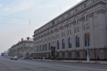Fototapeta na wymiar MINSK, BELARUS - March 29, 2020: Stalinist architecture on the avenue Independence Avenue(Praspiekt Niezalieznasci) . 
