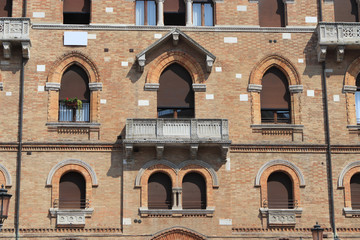 Fototapeta na wymiar vista exterior de un edificio