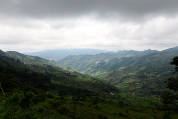 Fototapeta na wymiar Montagnes du nord vietnam 