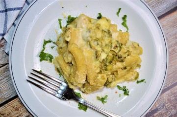 pasta con zucchine e formaggio mozzarella cotto al forno