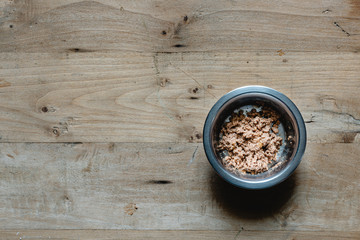 Steel cat feeder with pate and wooden bottom