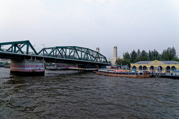 Obraz premium Bangkok's Chao Phraya River in Thailand