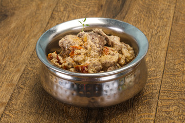 Chicken liver with cream and dry tomatoes