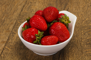 Sweet strawberry in the bowl