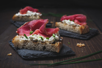 Smoked tuna crouton