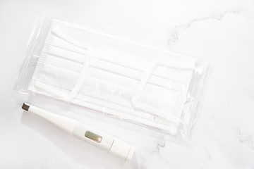 在宅、仕事、マスク、熱