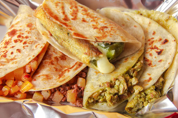 Tacos de harina de guisos