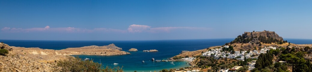 Fototapeta na wymiar view of an island of greece