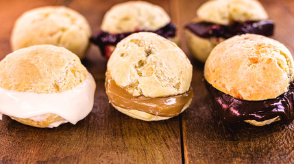 batch of cheese bread, hot, different flavors and fillings. Filling of chocolate, curd, dulce de leche, strawberry jam and guava. Tradition of Minas Gerais gourmet version.