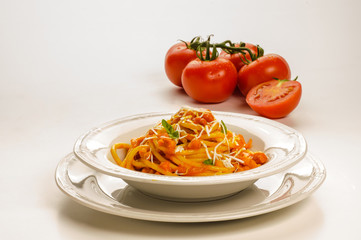 Spaghetti al pomodoro, pasta italiana, fuoco selettivo