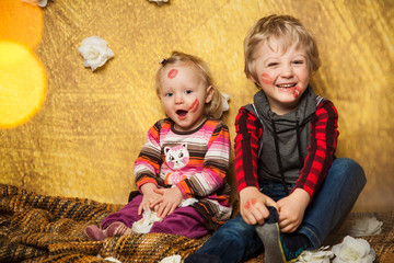 Kinder spielen