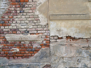Alte kaputte,verwitterte,feuchte Hauswand