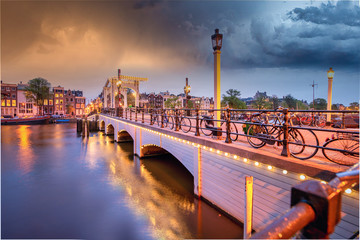 Naklejka premium Magere brug