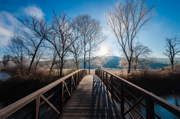 Obraz na płótnie Canvas Bridge on the Stowe Recreation Path in Stowe Vermont USA