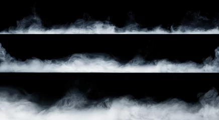 Fototapeten Panoramablick auf den abstrakten Nebel oder Rauch bewegen sich auf schwarzem Hintergrund. Weiße Trübung, Nebel oder Smoghintergrund. © Tryfonov