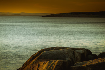 Zachód słońca nad Ytre Hvaler w gminie Ostfold w Norwegi © Dreamnordno