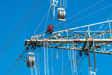 Zurzeit finden die Arbeiten am Ausbau der Stromleitung Mitteachse in der Nähe von Rade am...