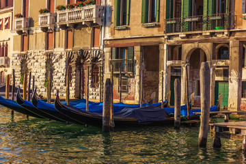 Fototapeta na wymiar Gondolas in Venice, beautiful scenery of Italy