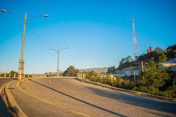 paisaje atardecer en carretera