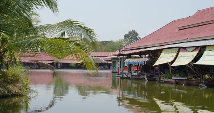 Sam Phan Nam, water floating market