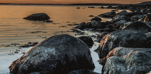 Skaliste wybrzeże w Parku Narodowym ytre Hvaler w Norwegii © Dreamnordno