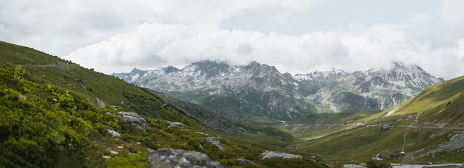 Naklejka na ściany i meble Paysage de Savoie au Col de la Croix de fer à Saint-Sorlin-d'Arves, Alpes France