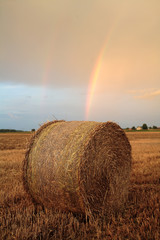 ernte stroh regenbogen