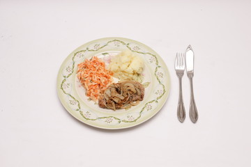Kotlet schabowy z cebulką ziemniakami i marchewką