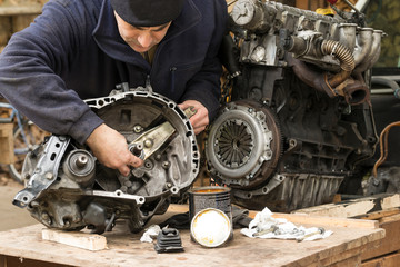 Intervention m&eacute;canique sur boite de vitesse automobile 