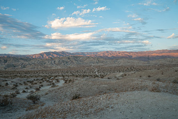 Fototapeta na wymiar California Desert trail 